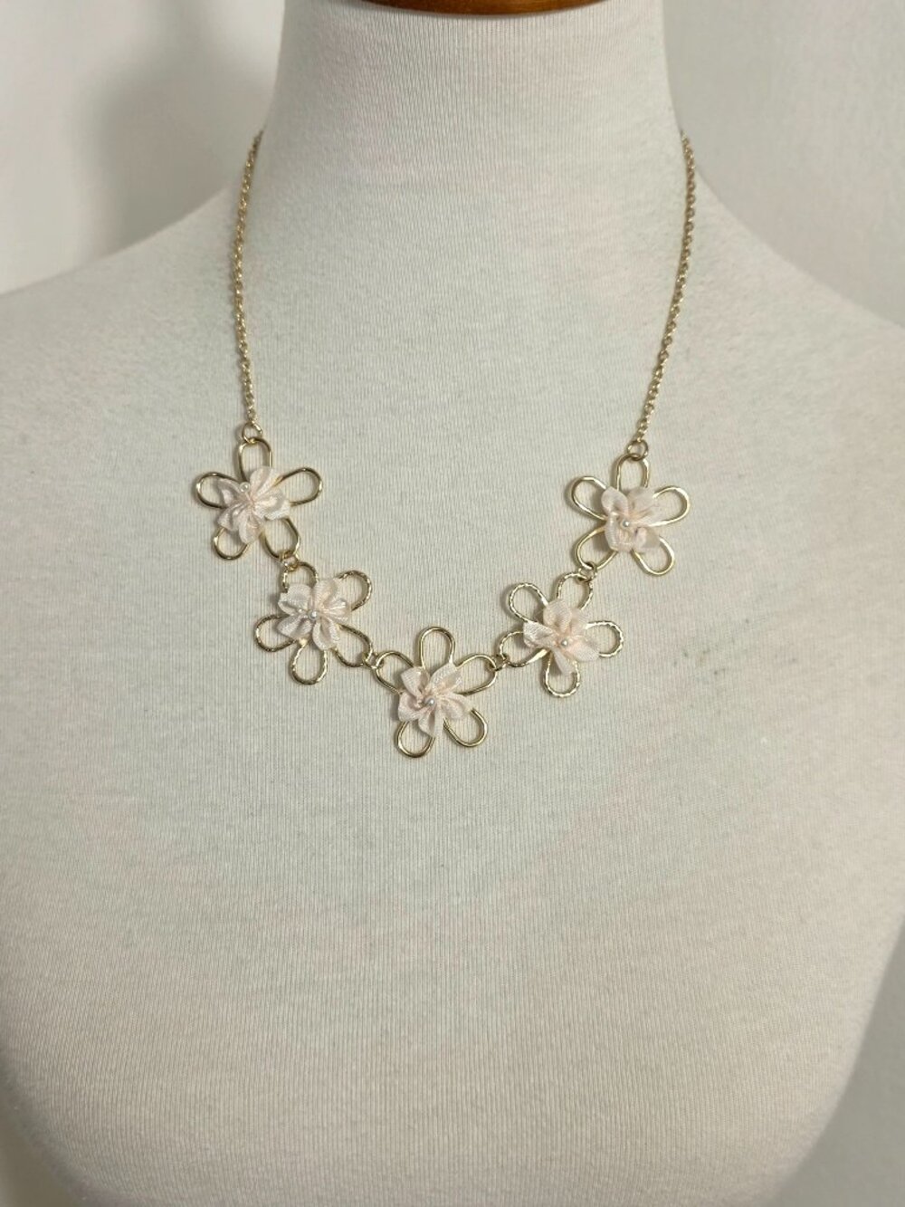 Vintage Liz Claiborn Dainty Floral Necklace Gold Tone Wire Flowers Fabric Center
